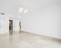 6799 Collins Ave, Unit 1102 in Miami, FL - Building Photo - Building Photo