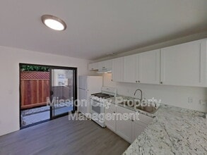 626 E De La Guerra St in Santa Barbara, CA - Building Photo - Building Photo