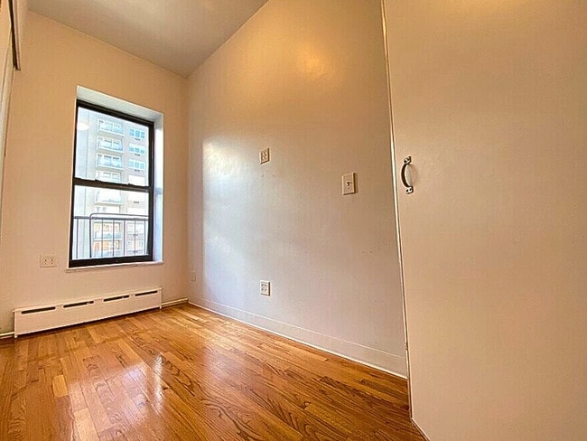 14 St Marks Pl in New York, NY - Building Photo - Building Photo