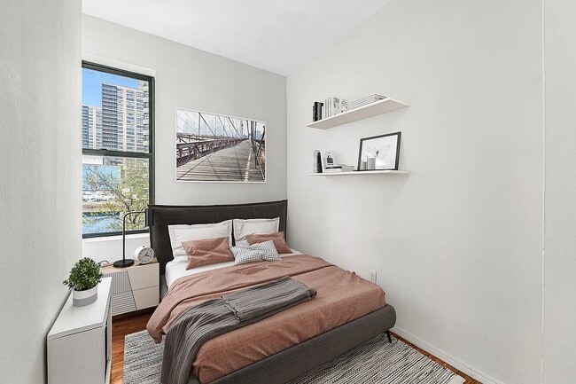 240 W 64th St in New York, NY - Foto de edificio - Building Photo