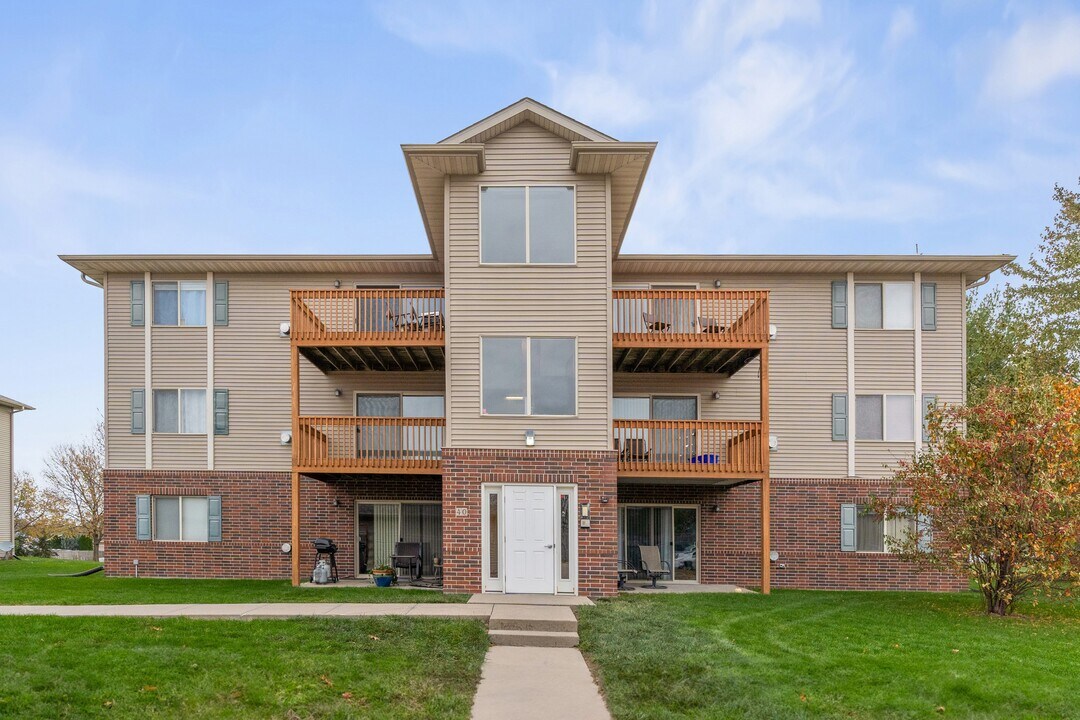 40 Zeller Crossing in North Liberty, IA - Building Photo