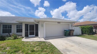 1010 SE 12th Terrace in Cape Coral, FL - Building Photo