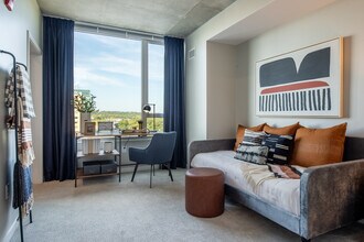 EO Madison Yards in Madison, WI - Foto de edificio - Interior Photo