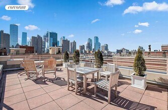 350 W 50th St in New York, NY - Building Photo - Building Photo