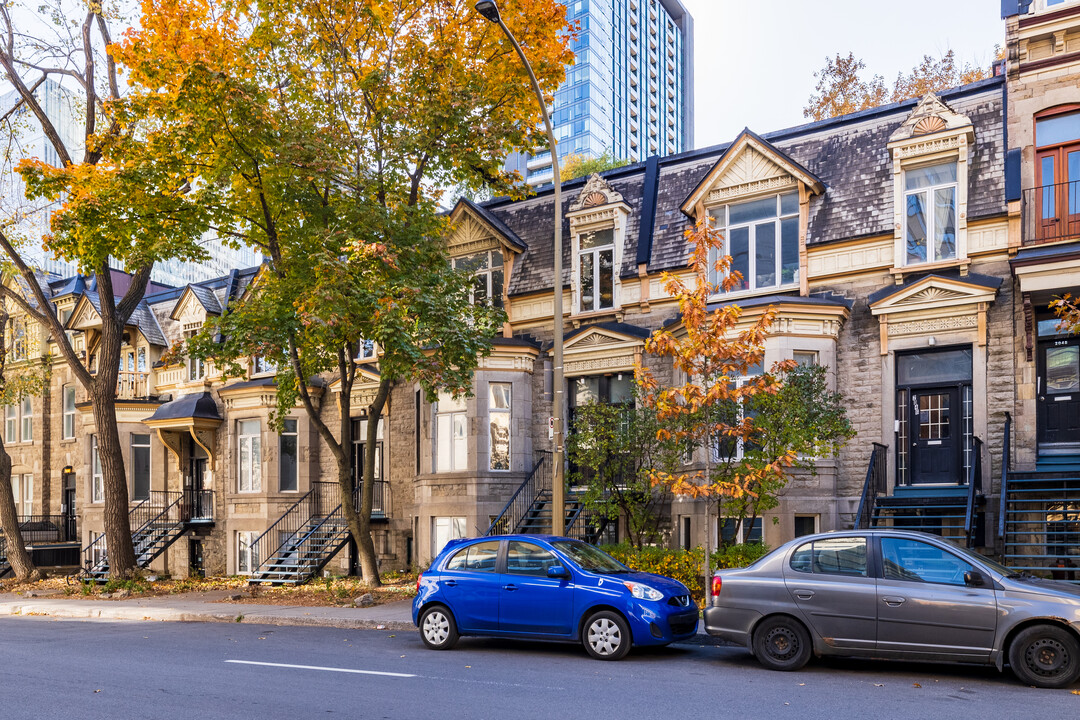 2030-2046 Jeanne-Mance Rue in Montréal, QC - Building Photo