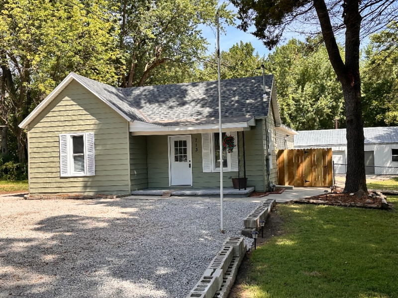 713 E Lincoln St in Clinton, MO - Building Photo