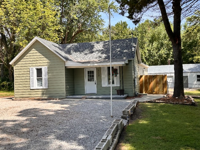 property at 713 E Lincoln St