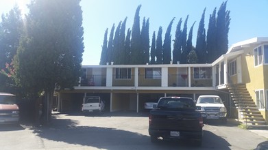 Haller Court Apartments in Concord, CA - Building Photo - Building Photo