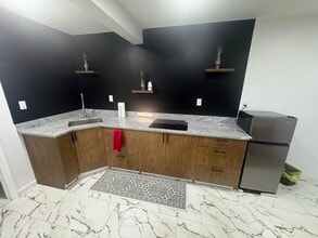 17 9th Ave, Unit Ground fl in East Orange, NJ - Foto de edificio - Building Photo