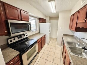 1322 Heathcliff Dr in Memphis, TN - Foto de edificio - Building Photo