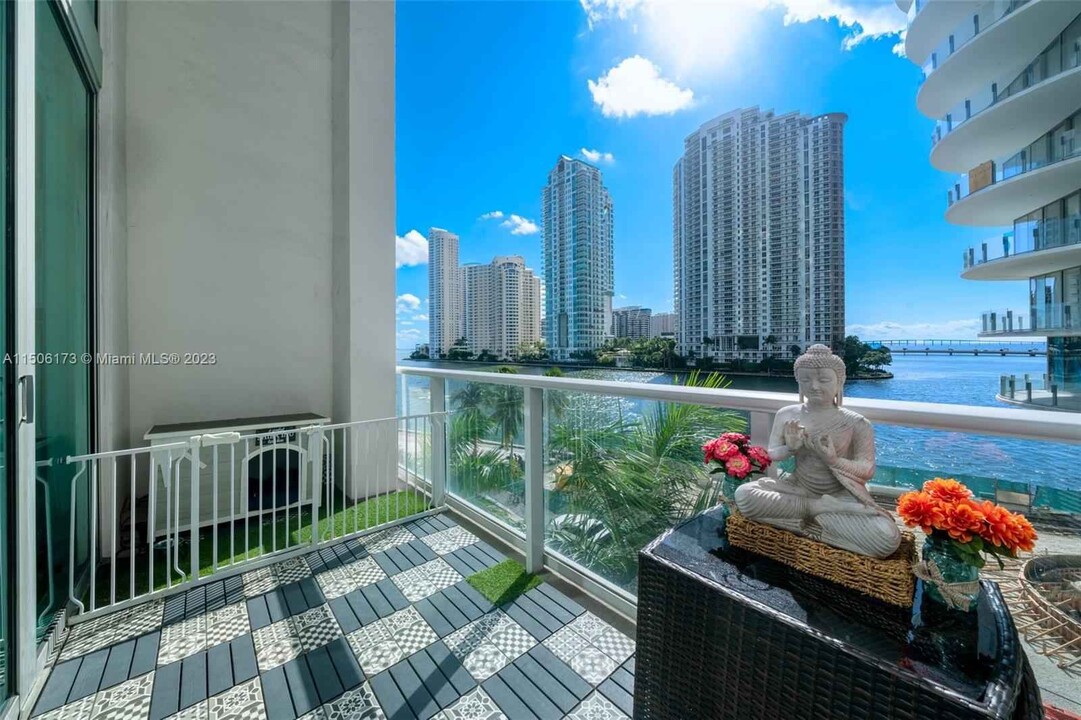 300 S Biscayne Blvd, Unit 410 in Miami, FL - Building Photo