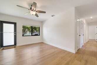 5970 SW 16th St in Miami, FL - Building Photo - Building Photo