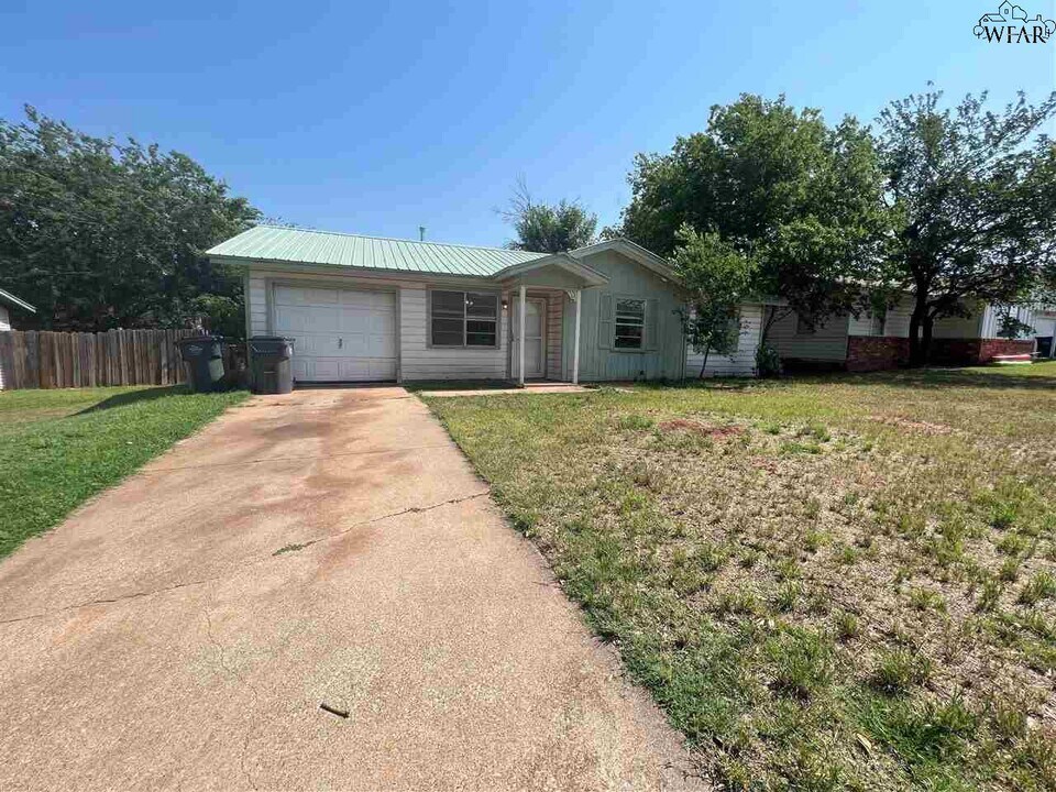 1116 Ireland St in Wichita Falls, TX - Building Photo