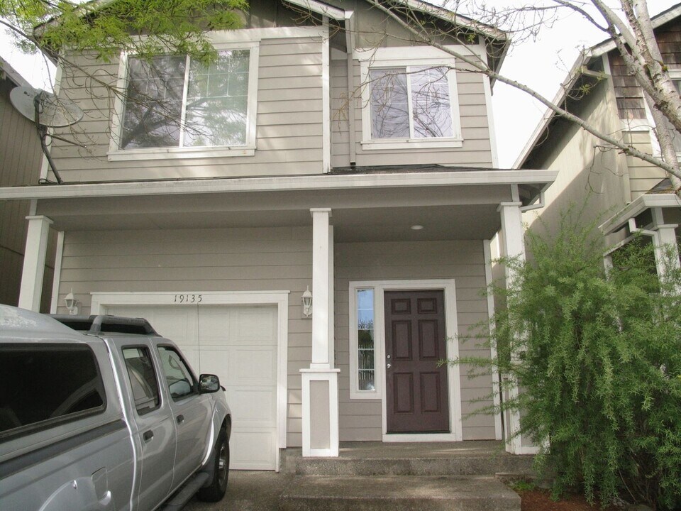 19135 SW Fernshire Ln in Aloha, OR - Building Photo