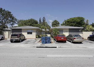 5841 NE 18th Ave in Fort Lauderdale, FL - Building Photo - Building Photo