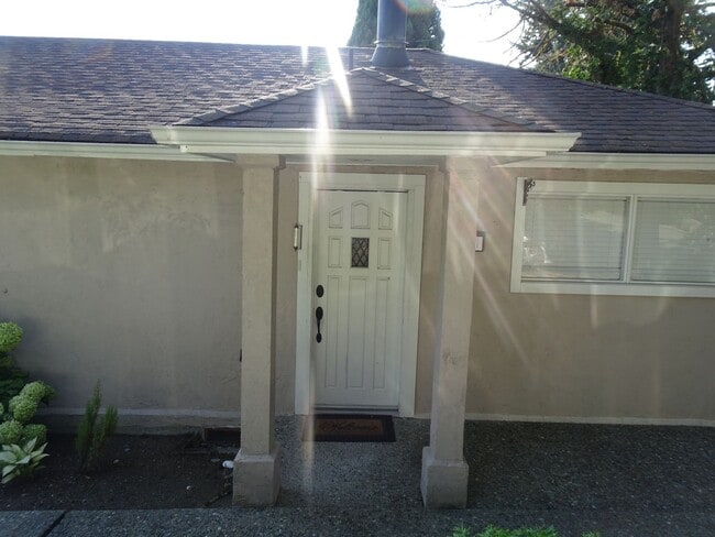 6061 NE 135th St in Kirkland, WA - Building Photo - Building Photo