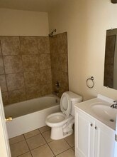 8493 Roseway Dr, Unit 8493 Roseway Dr Unit A in El Paso, TX - Foto de edificio - Building Photo
