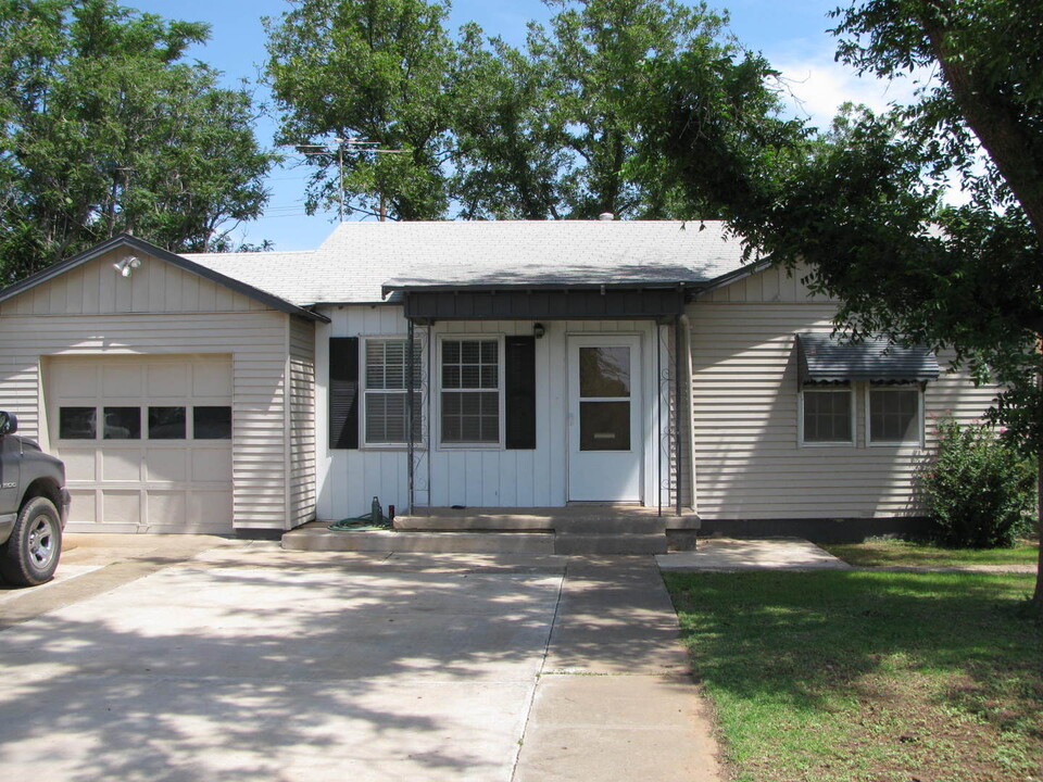 3206 33rd St in Lubbock, TX - Building Photo