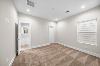 24A Bucan St in Houston, TX - Building Photo - Building Photo