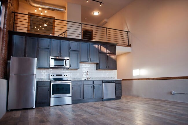 518 W College St in Springfield, MO - Building Photo - Building Photo