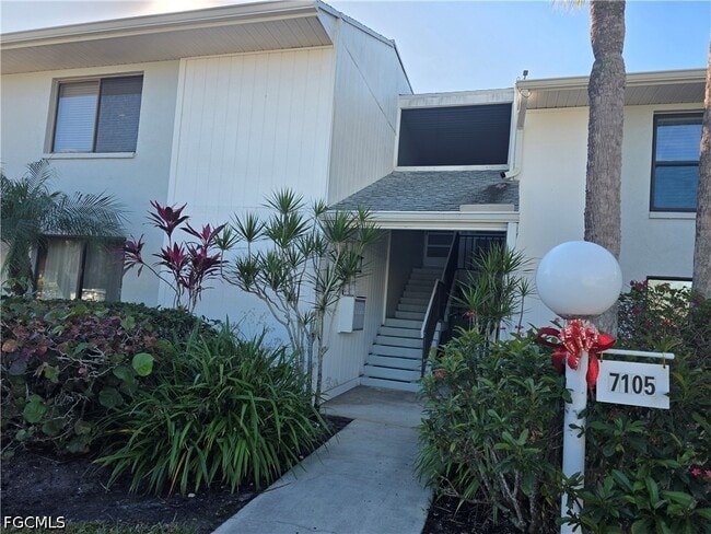 7105 Quail Run Ct W in Ft. Myers, FL - Building Photo - Building Photo