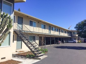 415 Del Medio Ave in Mountain View, CA - Foto de edificio - Building Photo