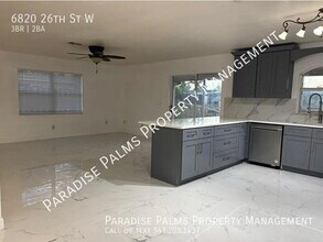 6820 26th St W in Bradenton, FL - Foto de edificio - Building Photo