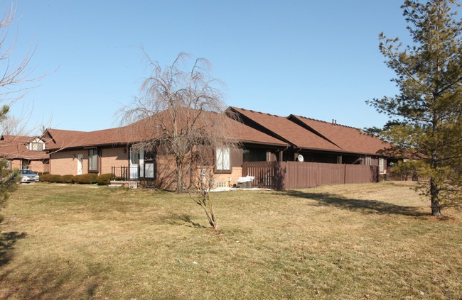 Heritage Place Apartments in Dearborn, MI - Building Photo - Building Photo