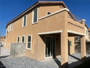 9541 Vast Valley Ave in Las Vegas, NV - Foto de edificio - Building Photo