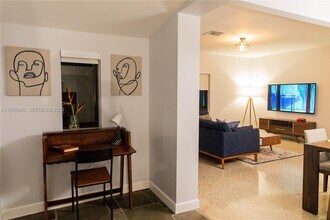 2040 NE 173rd St in North Miami Beach, FL - Building Photo - Building Photo