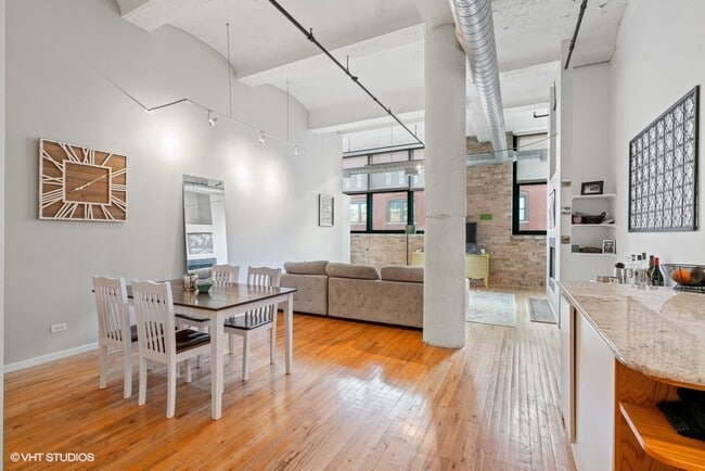 1000 W Washington Blvd, Unit 413 in Chicago, IL - Foto de edificio - Building Photo
