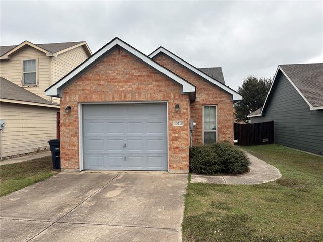 10718 Edgewest Terrace in Fort Worth, TX - Building Photo