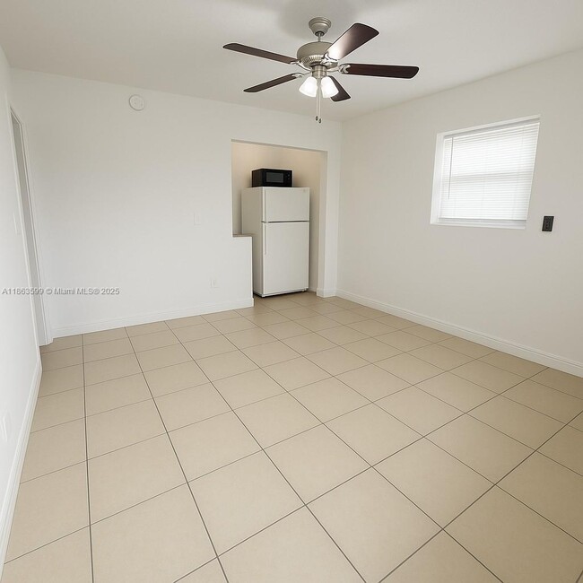 1015 Palm Ave in Hialeah, FL - Building Photo - Building Photo