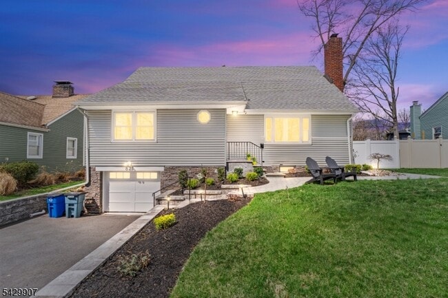 821 Midwood Dr