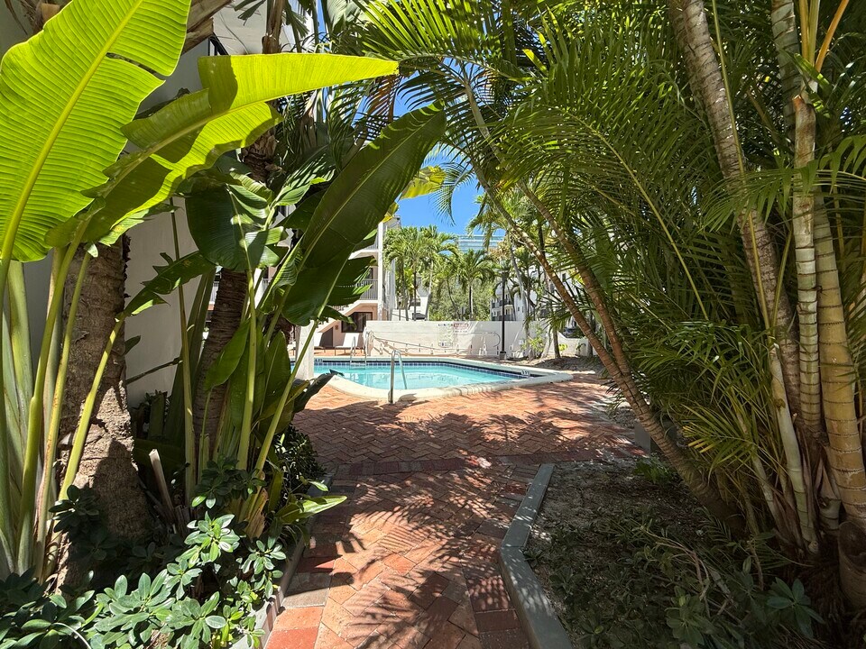 2924 Day Ave, Unit N300 in Miami, FL - Building Photo