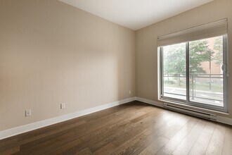 795 Chem. du Bord-du-Lac-Lakeshore in Dorval, QC - Building Photo - Building Photo