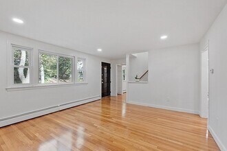 7 Sunnyside Ave in Wellesley, MA - Building Photo - Building Photo