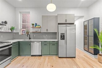 2011 Forbes Ave in Pittsburgh, PA - Foto de edificio - Building Photo