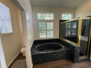7717 NW 20th Ln in Gainesville, FL - Foto de edificio - Building Photo