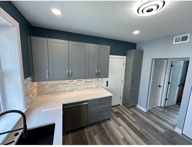 5131 W Roscoe St in Chicago, IL - Building Photo - Building Photo