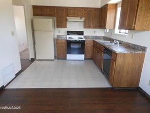 551 Douglas St in Fallon, NV - Building Photo - Building Photo