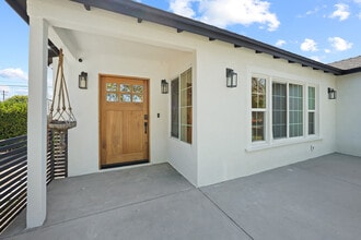 6501 Hesperia Ave in Reseda, CA - Building Photo - Building Photo