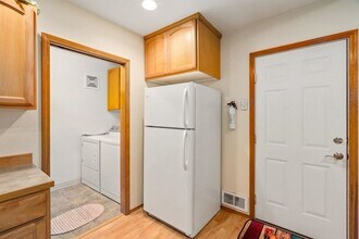 146 Laurelhurst Dr in Newport, WA - Building Photo - Building Photo