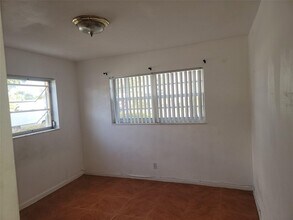 410 SW 11th Ave in Hallandale Beach, FL - Foto de edificio - Building Photo