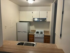 109 Piccadilly Pl in San Bruno, CA - Building Photo