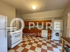 3104 SE Morrison St in Portland, OR - Building Photo - Building Photo