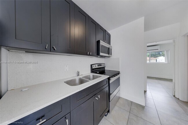 1145 NW 3rd St in Miami, FL - Building Photo - Building Photo
