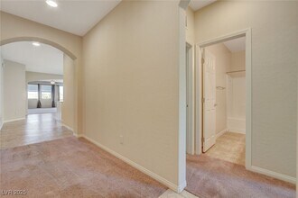 484 Punto Vallata Dr in Henderson, NV - Building Photo - Building Photo