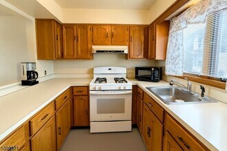 710 W Camplain Rd in Manville, NJ - Building Photo - Building Photo