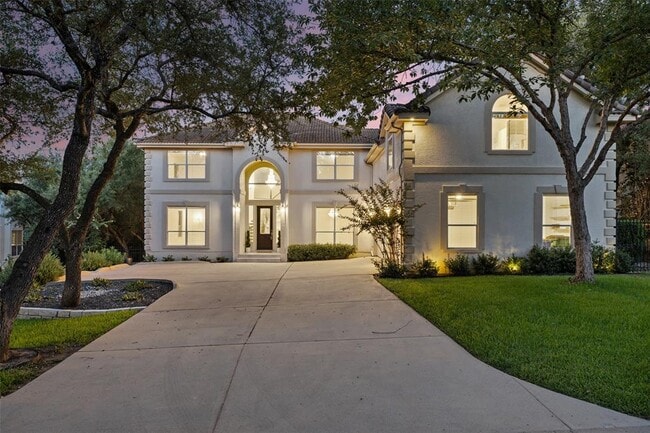 402 Luna Vista Dr in The Hills, TX - Building Photo - Building Photo